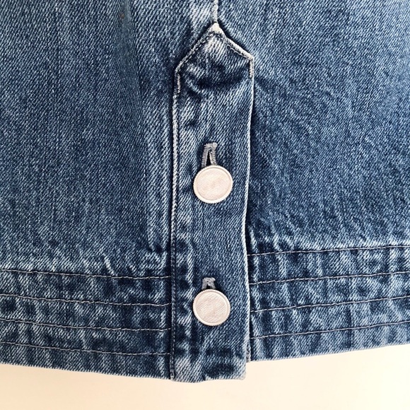 Authentic Chanel classic denim skirt - Picture 3 of 11